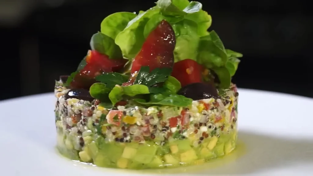 Easy Quinoa Salad Recipe ( 20 Minutes) 3 Healthy quinoa salad place on plate for meal prep