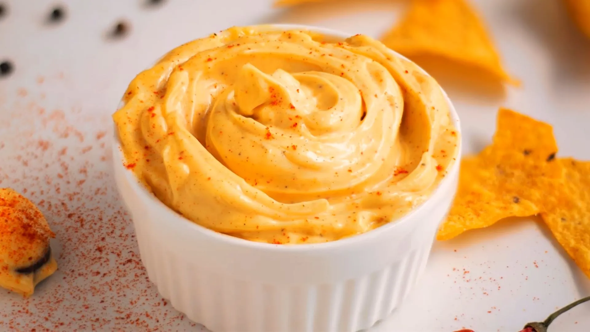 Easy Spicy Mayo Recipe 1 Creamy homemade spicy mayo with sriracha and garlic in a small bowl