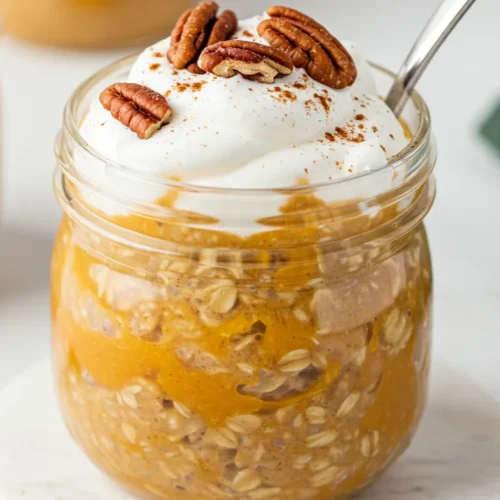 Easy Pumpkin Spice Overnight Oats 4 Easy pumpkin spice overnight oats in a mason jar topped with cinnamon and pumpkin seeds